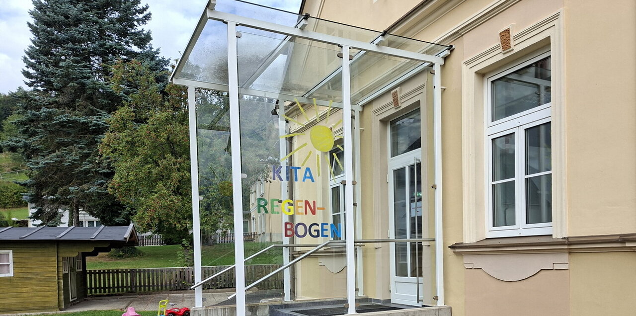 Haus, Fenster, verglaster Eingang