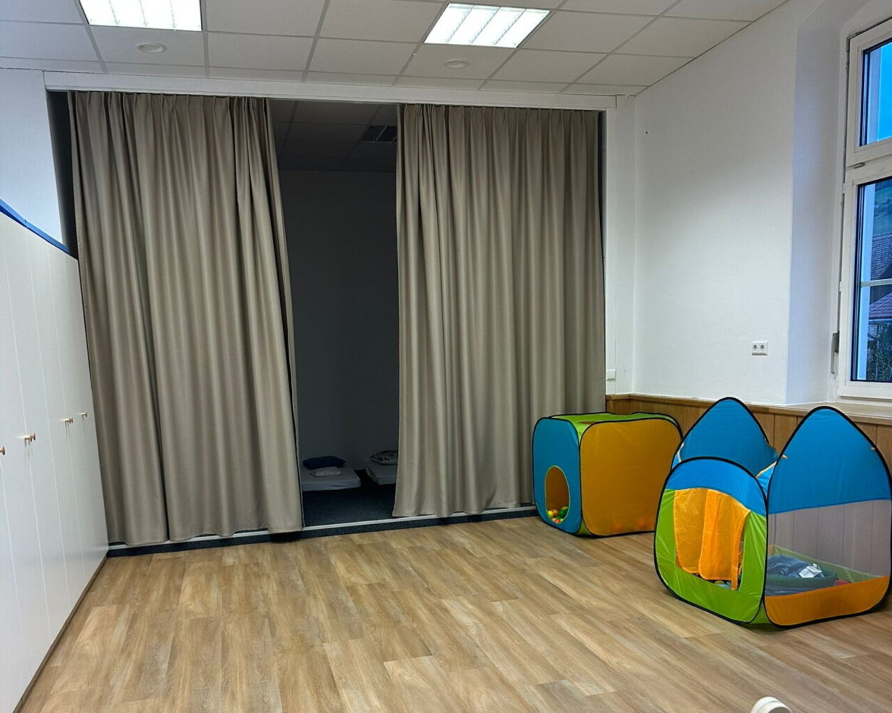 Zimmer, Vorhänge, Spielhöhle